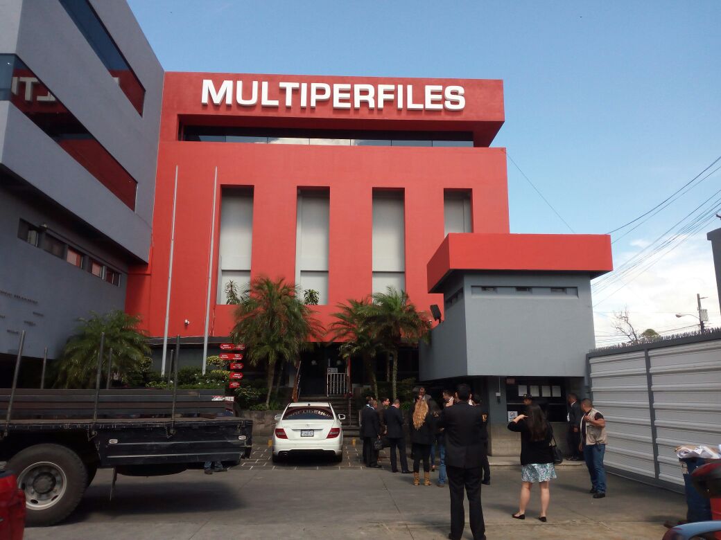Empresa Multiperfiles hace pago a la SAT