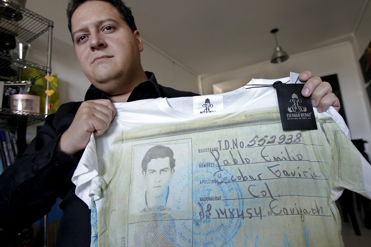Juan Pablo Escobar, hijo del fallecido capo colombiano, Pablo Escobar, tiene una empresa que fabrica camisetas sobre Pablo Escobar. (Foto Prensa Libre: EFE)