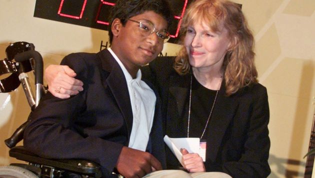 Fallece hijo de Mia Farrow