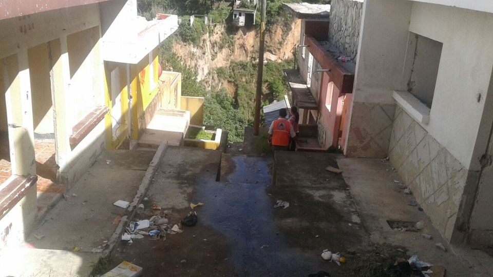 Durante  la época de lluvias los deslizamientos son frecuentes en los asentamientos humanos. (Foto Prensa Libre: Hemeroteca PL)