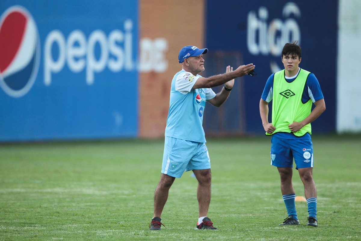 El seleccionador Wálter Claverí convocó a 23 futbolistas para el segundo morfociclo de la Bicolor (Foto Prensa Libre: Hemeroteca PL)