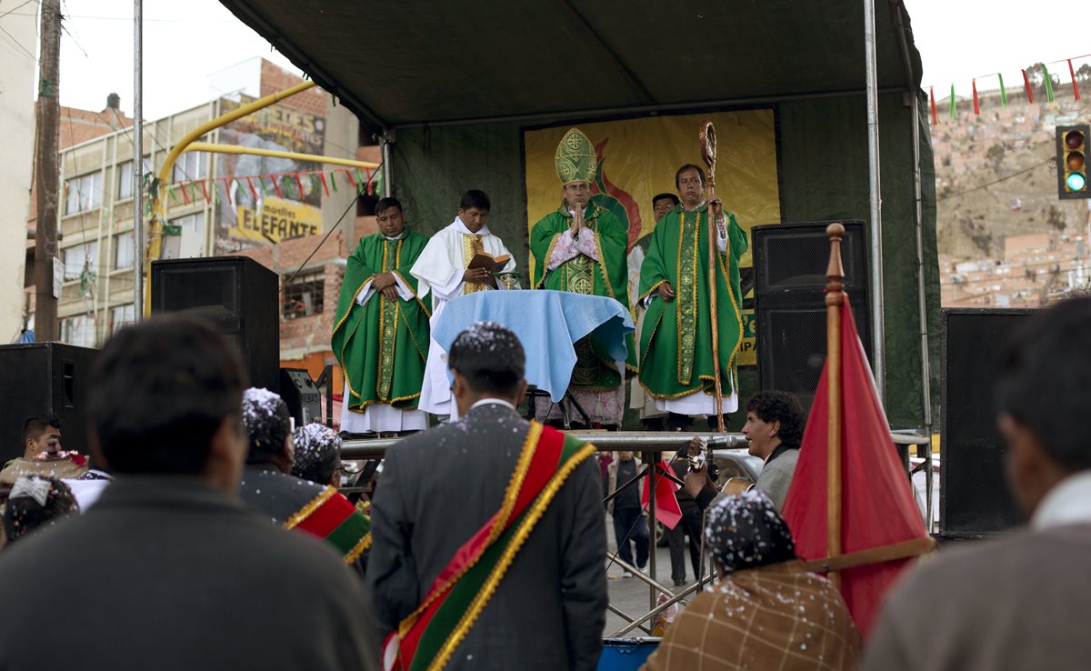 Richard Lipacho dirige la iglesia Católica Nacional de Bolivia. (Foto Prensa Libre: AP)