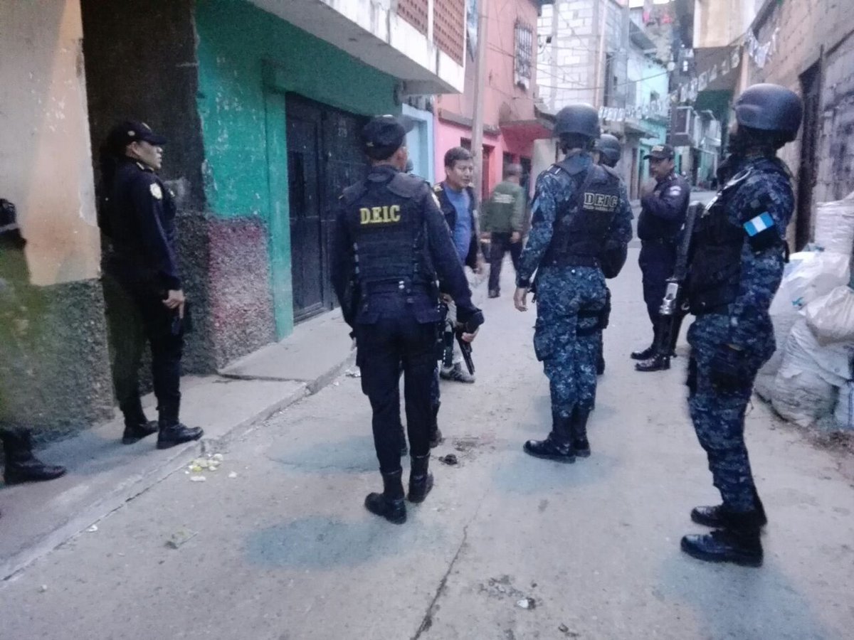 Las acciones policiales se desarrollan en busca de extorsionistas del transporte público. (Foto Prensa Libre: PNC)