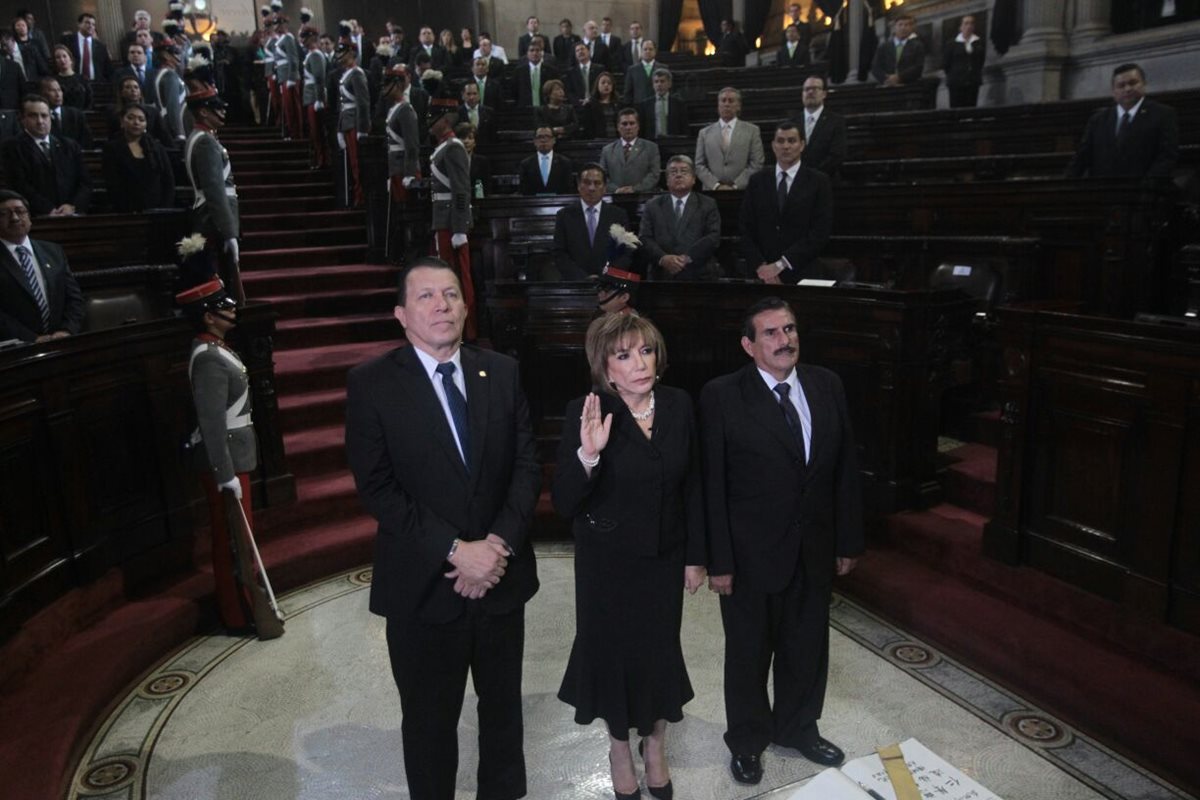 Silvia Valdés es juramentada en el Congreso como presidenta del Organismo Judicial. (Foto Prensa Libre: Érick Ávila)