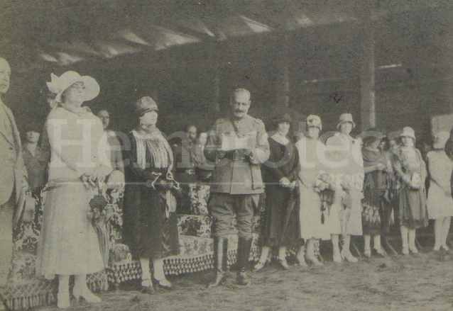 1924: El presidente Jose? Mari?a Orellana durante una recepcio?n. Le acompan?a un grupo de damas de la sociedad guatemalteca. (Foto: Hemeroteca PL)