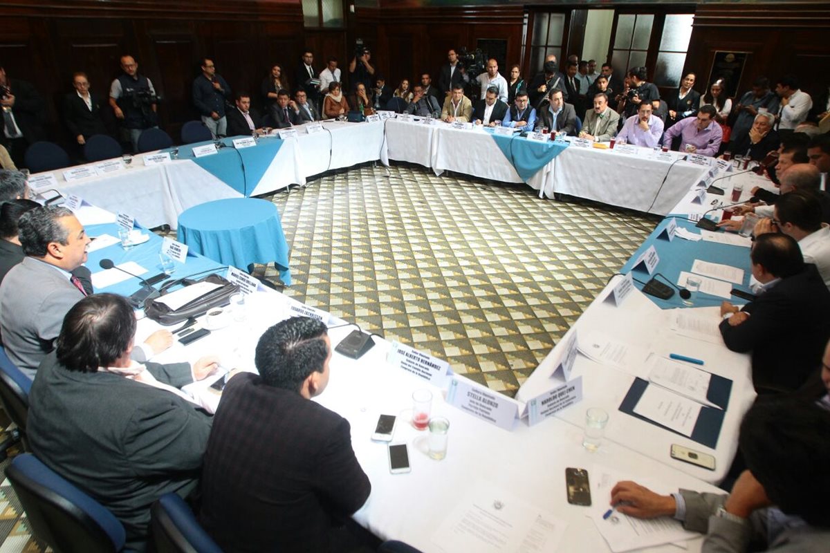 Los jefes de bloques acordaron elegir la Junta Directiva 2017-2018 en la sesión de este martes 8 de noviembre. (Foto Prensa Libre: Álvaro Interiano)