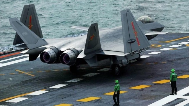 Caza furtivo J-20 de fabricación China. (Foto Prensa Libre: AFP)