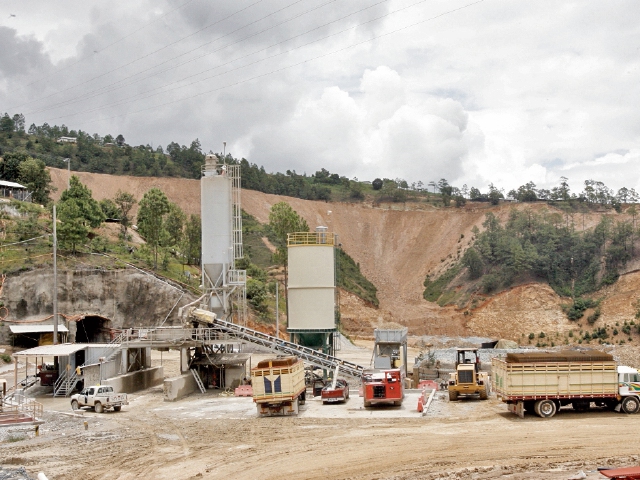 El sector de minas y canteras fue la única actividad que mostró un desempeño negativo. (Foto Prensa Libre: Emerson Diaz)