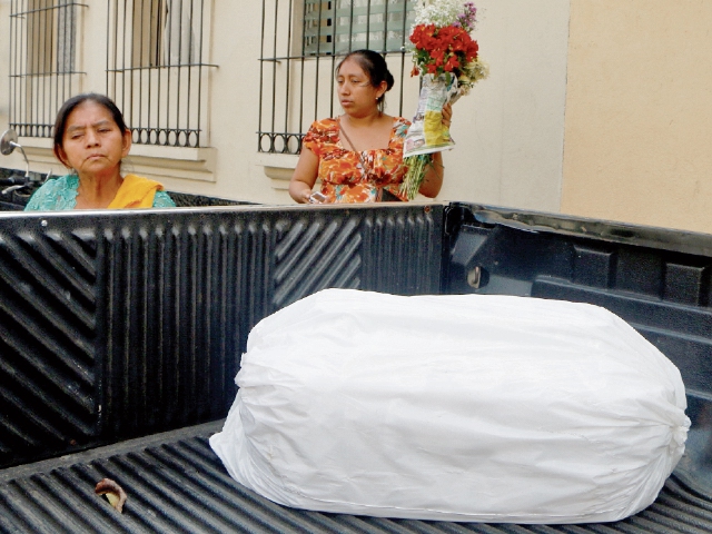 Investigan muerte de bebé en hospital. Foto Prensa Libre: Jorge Tizol