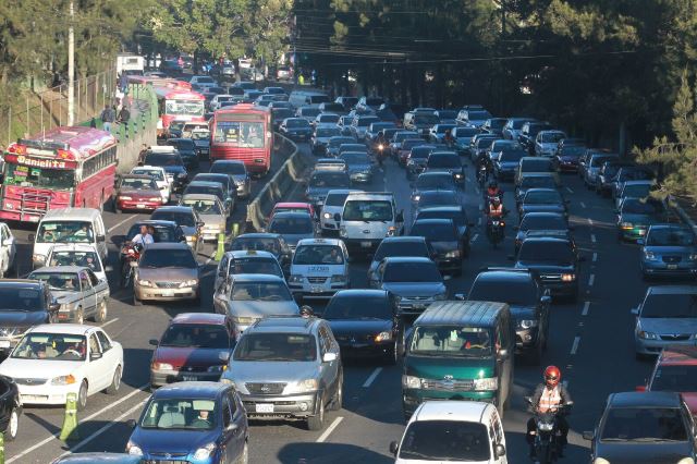 El Impuesto Sobre Circulación de Vehículos debe pagarse del 1 de enero al 31 de julio de cada año.(Foto Prensa Libre: Hemeroteca PL)