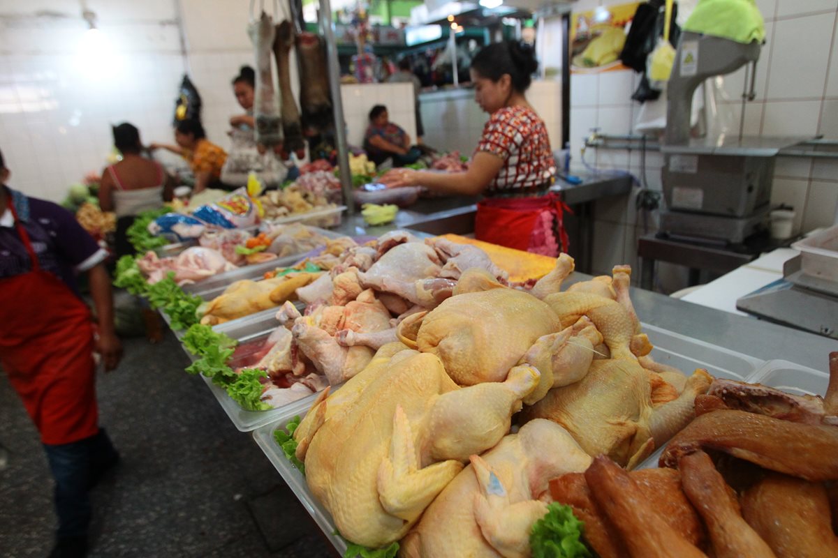 El arancel al pollo importado tendría beneficios al mercado nacional .(Foto Prensa Libre: Hemeroteca PL)