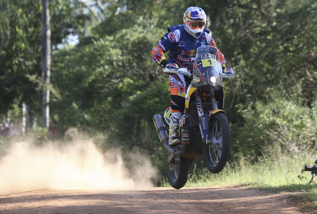 El motociclista australiano Toby Price (KTM) ganó este martes la segunda etapa del Dakar. (Foto Prensa Libre: EFE)
