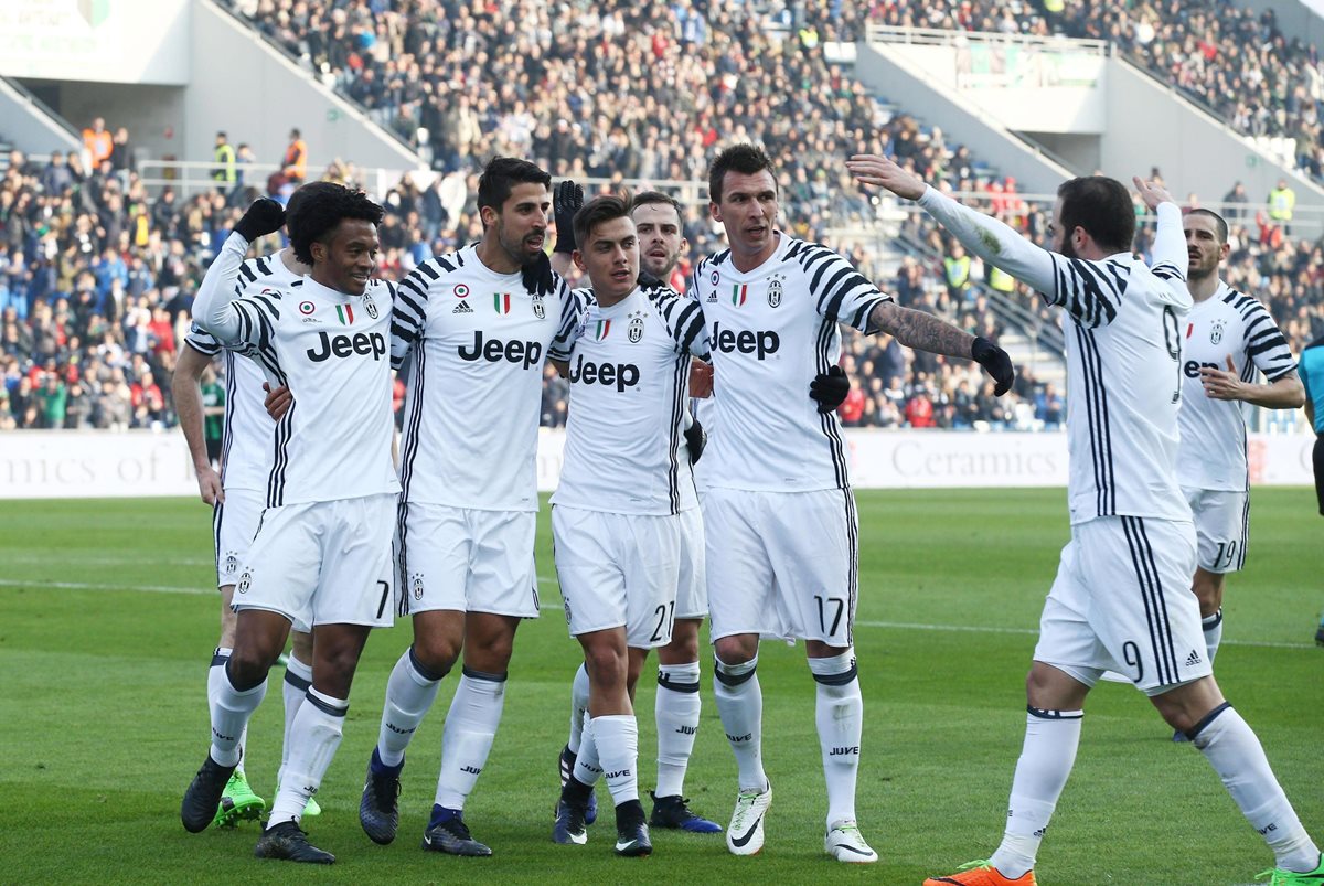 Los jugadores de la Juventus festejan el triunfo. (Foto Prensa Libre: EFE)