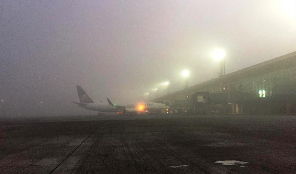 Neblina en el aeropuerto La Aurora ha afectado los vuelos. (Foto Prensa Libre: DGAC)