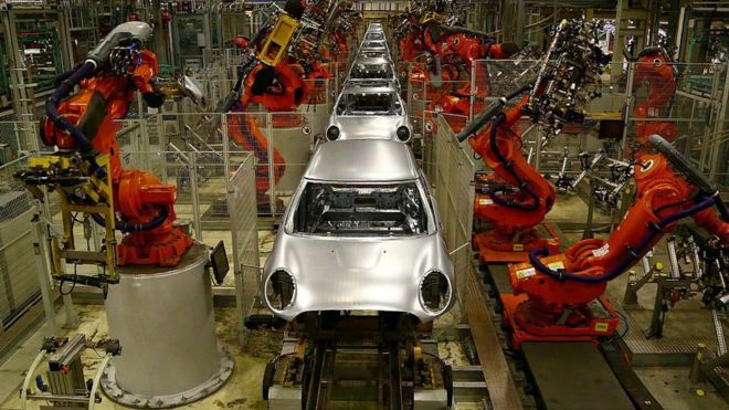 En muchos países los robots ya dominan la producción manufacturera. (Foto Prensa Libre: AFP)