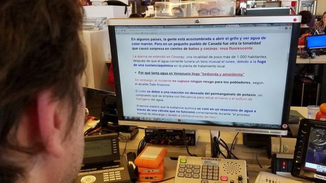 BeeLiner te permite cambiar le color del texto para agilizar la lectura.