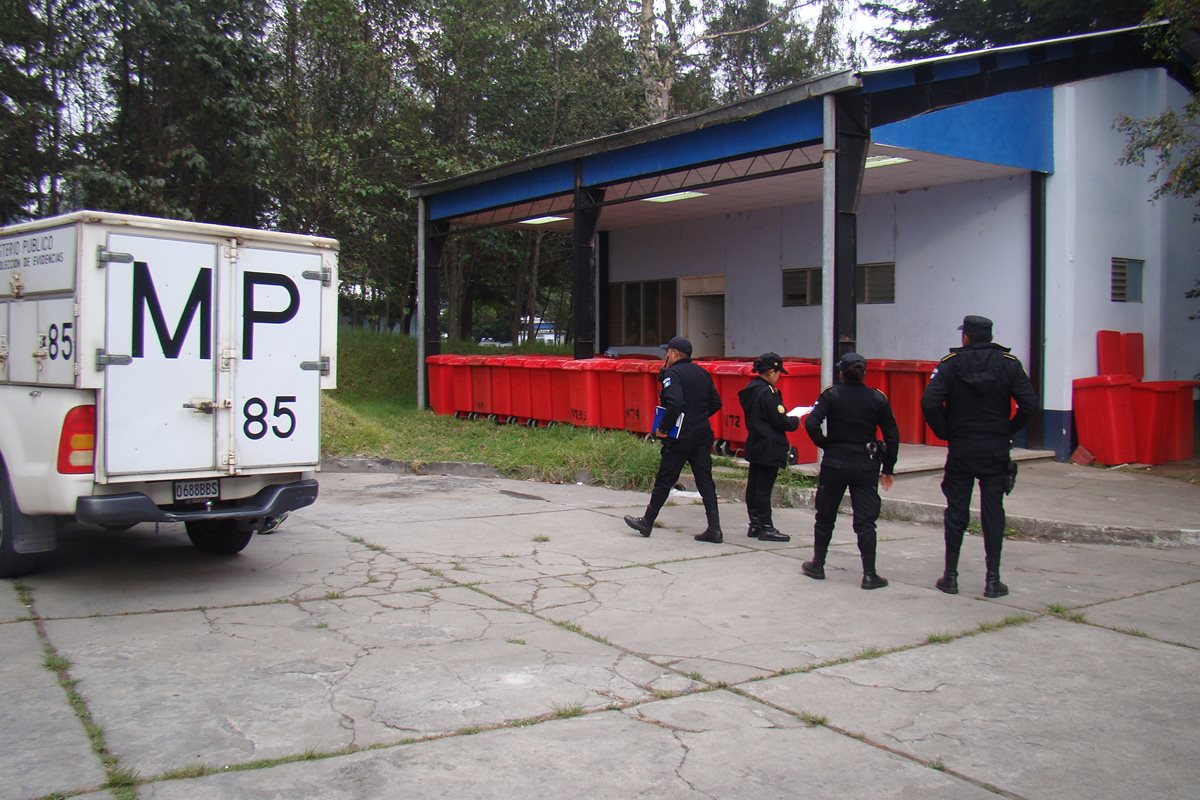 El guardia de seguridad murió en la emergencia del hospital nacional de la localidad. Foto Prensa Libre: Whitmer Barrera.
