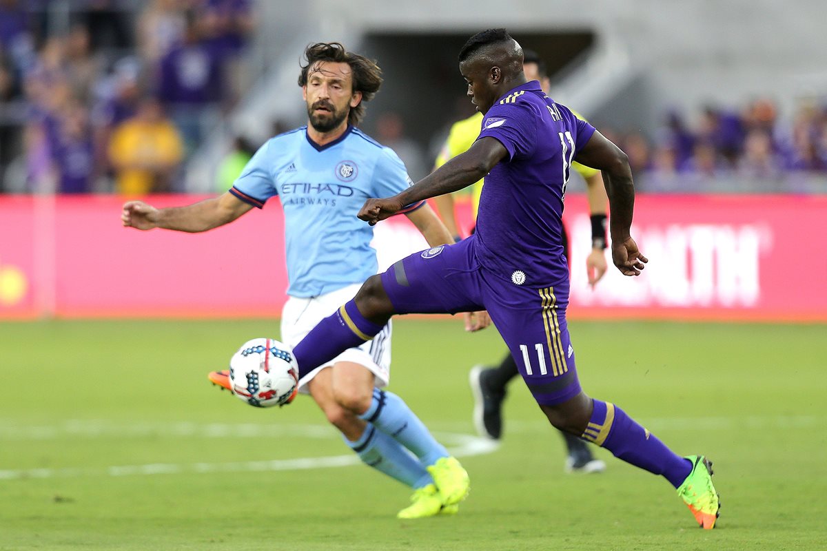 El mediocampista italiano, Andrea Pirlo durante su participación en la MLS. (Foto Prensa Libre: AFP)