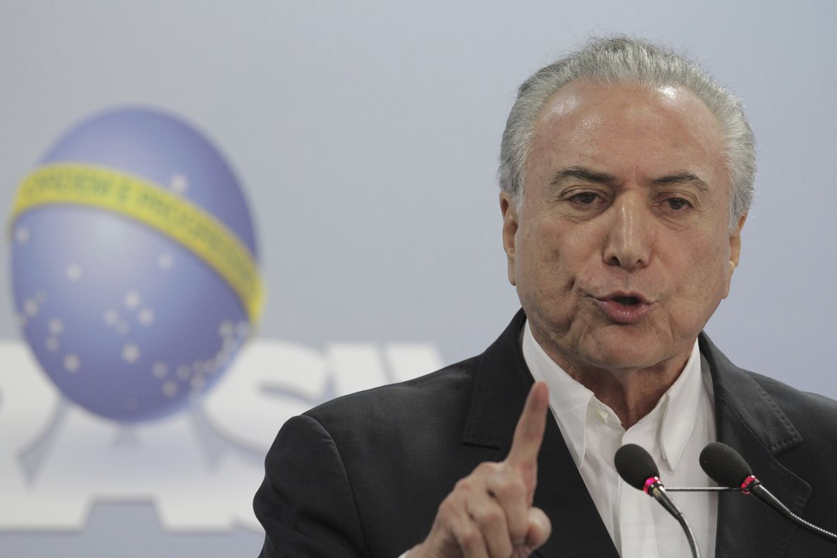 El presidente brasileño volvió a defender hoy su inocencia después de que los directivos de JBS le acusaran de recibir sobornos desde 2010. (Foto Prensa Libre: AP)