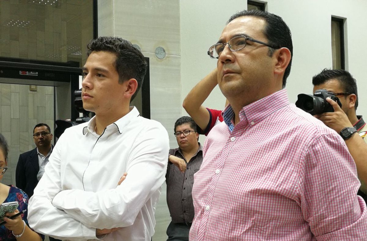 José Manuel Morales y Samuel Morales en la audiencia. Foto Prensa Libre: Álvaro Interiano.