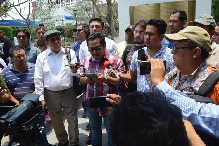 Un grupo de periodistas del estado de Guerrero emite un comunicado en Chilpancingo, México. (EFE).