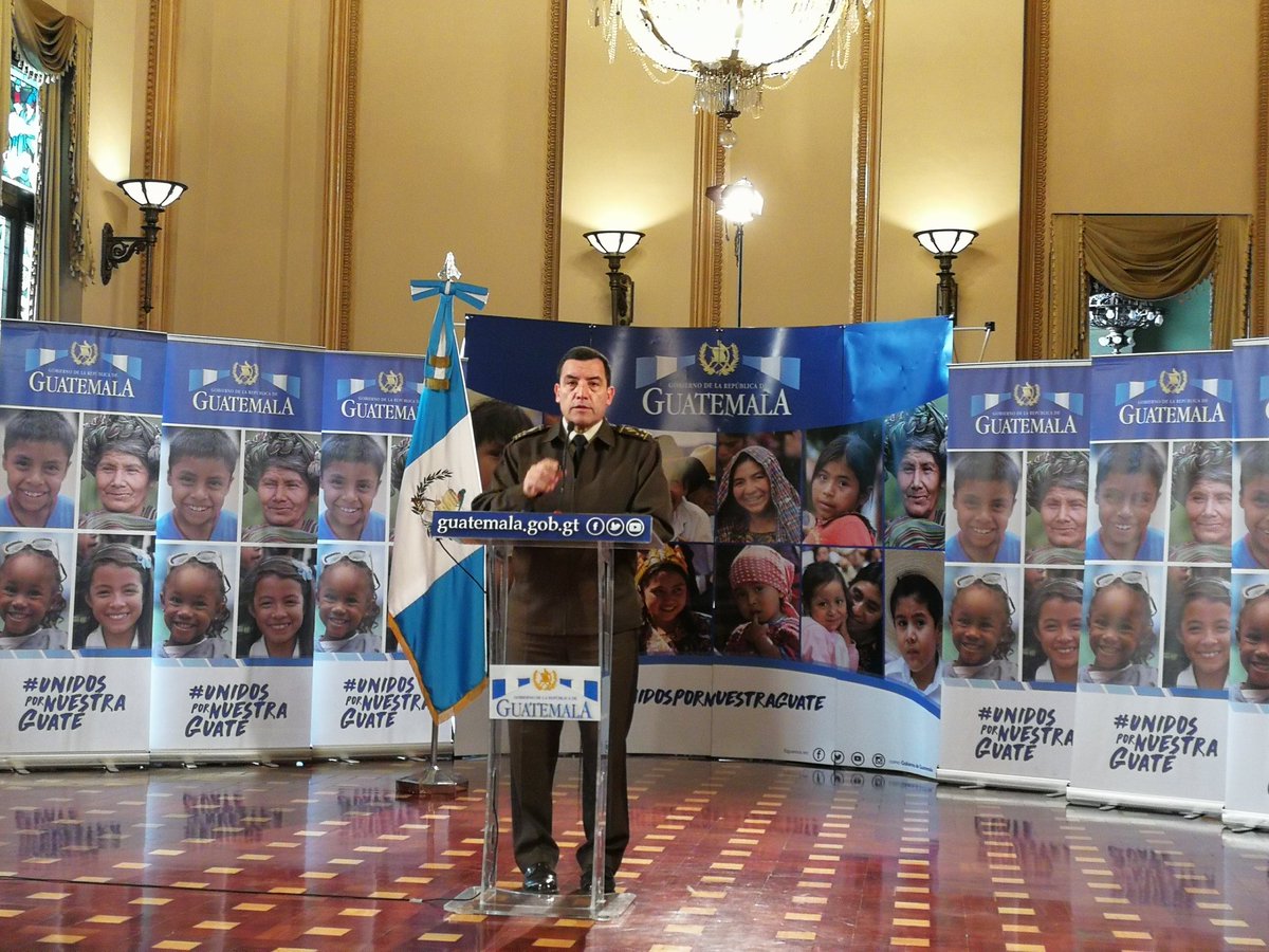 Ministro reconoce “falta de filtros en captación de personal”