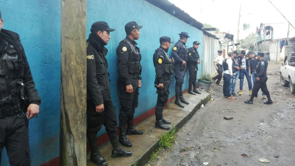 Fuerzas de seguridad realizan allanamientos en busca de integrantes de la mara Salvatrucha. (Foto Prensa Libre: PNC)
