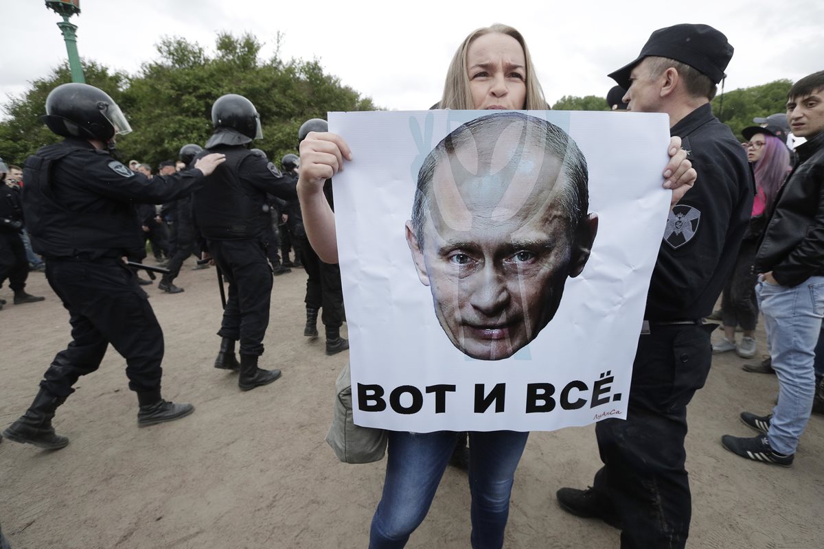 Protestas en Rusia contra políticas de Vladimir Putin. (Foto Prensa Libre: AP)