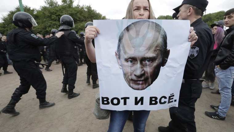 Protestas en Rusia contra políticas de Vladimir Putin. (Foto Prensa Libre: AP)