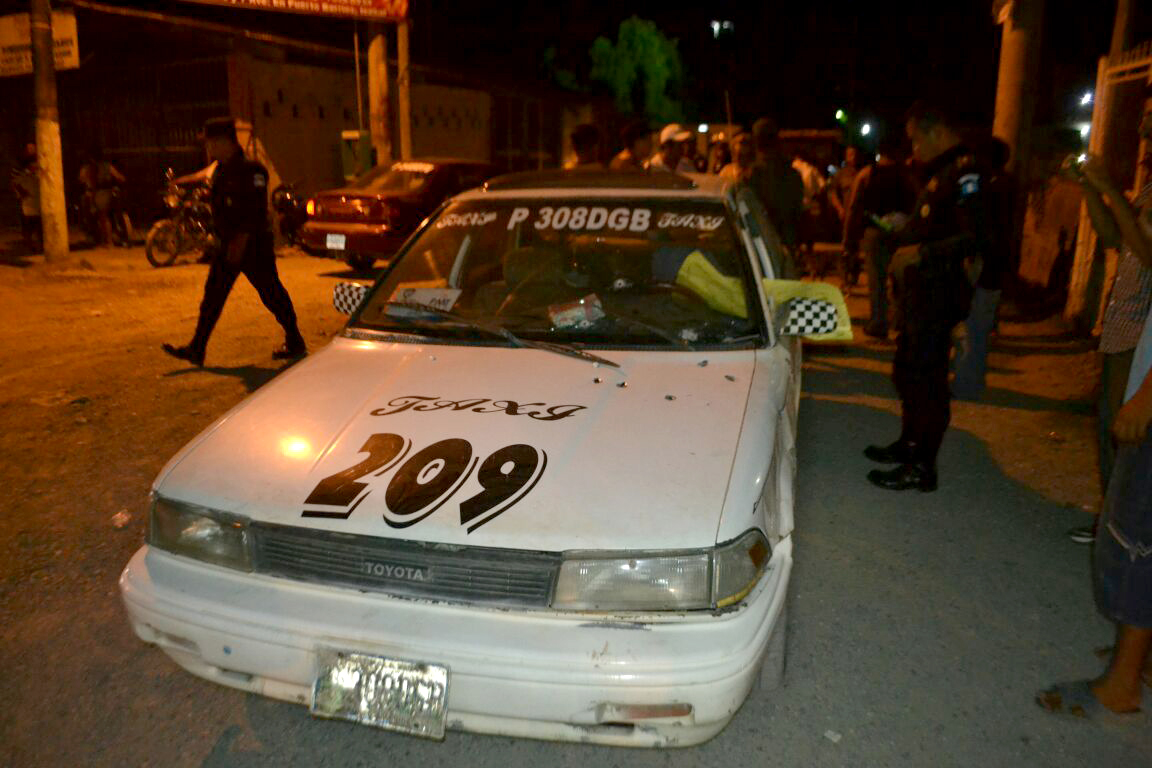 En los últimos días se han registrado varios ataques armados contra taxistas, en Puerto Barrios y Santo Tomás de Castilla, Izabal. (Foto Prensa Libre: Dony Stewart)