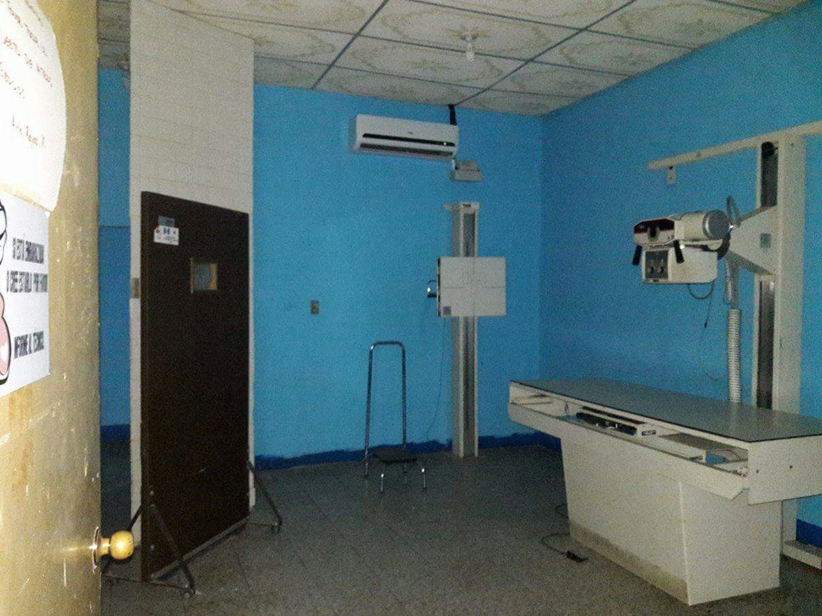 Los constantes apagones dejan sin atención a los pacientes en el hospital de Guastatoya. (Foto Prensa Libre: Hugo Oliva)