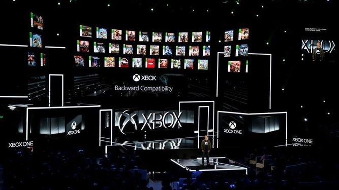 Microsoft presenta su nueva consola Xbox One X. Foto Prensa Libre: EFE.