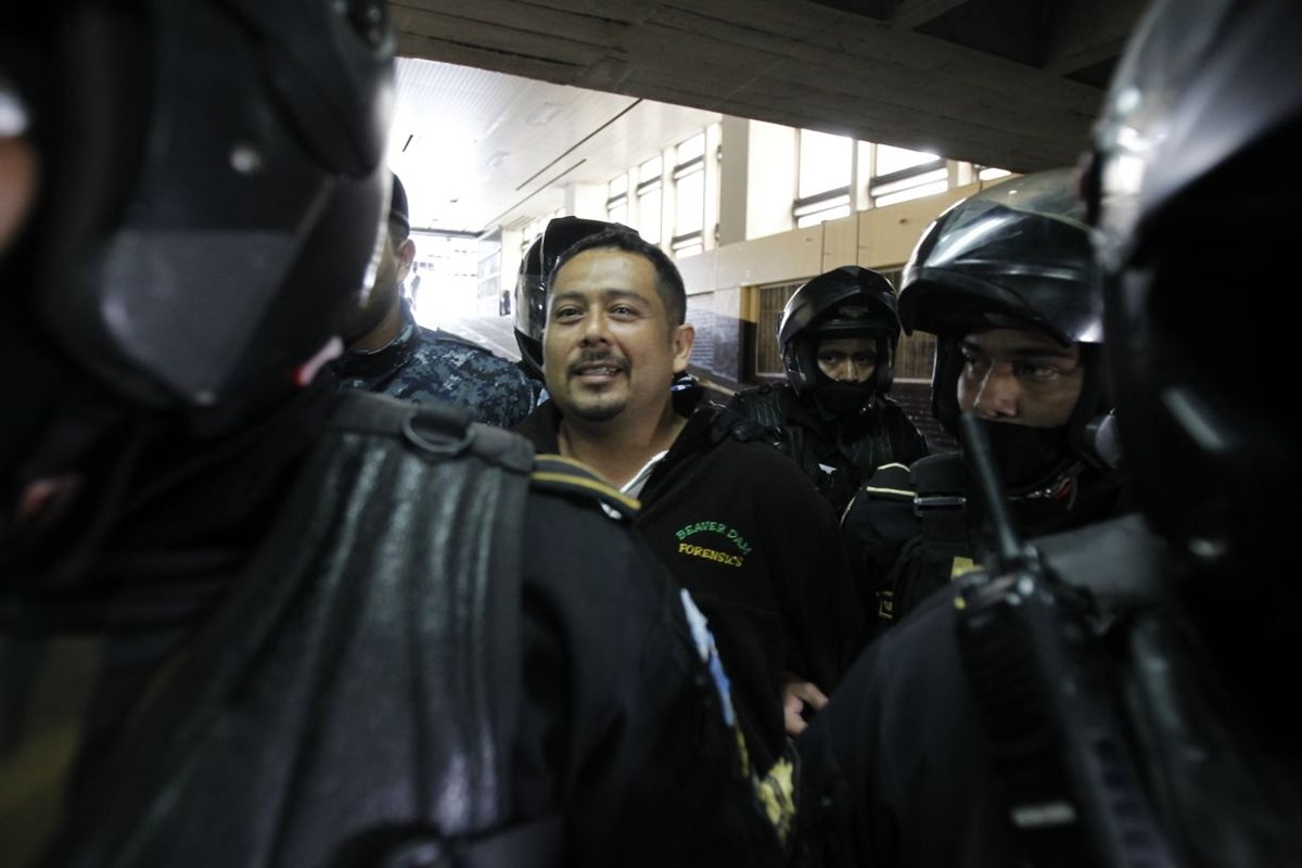 Óscar Wilfredo González Hernández, es sindicado de liderar una banda de secuestradores. (Foto Prensa Libre: Estuardo Paredes)