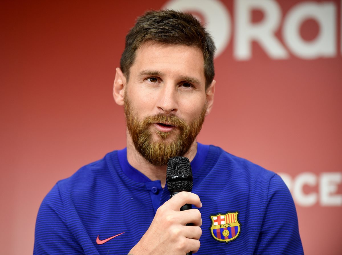 Lionel Messi habla en conferencia de prensa en Tokio. (Foto Prensa Libre: AFP)