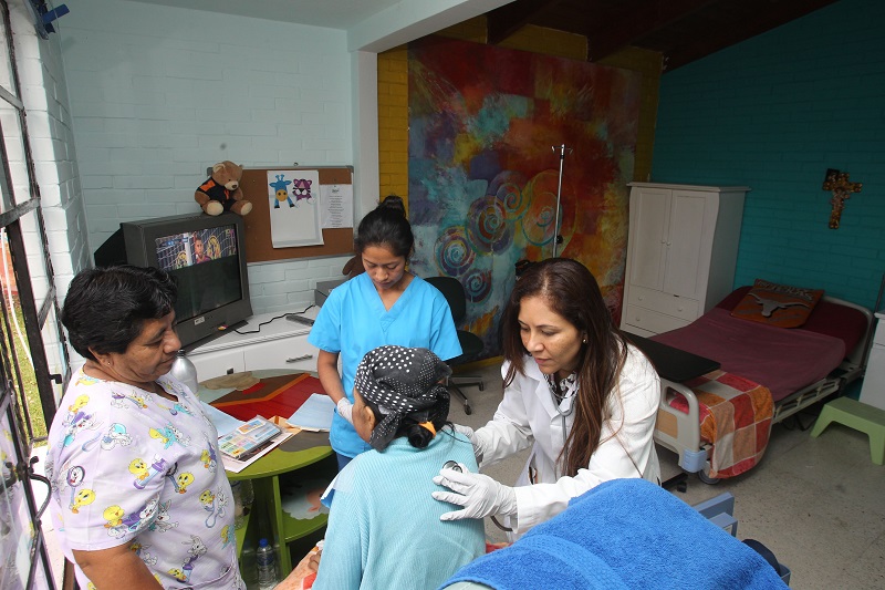 La fundación Ammar Ayudando, en el km 14.5 carretera a El Salvador, brinda cuidados paliativos a personas con enfermedades terminales. (Foto Prensa Libre: Eduardo González)