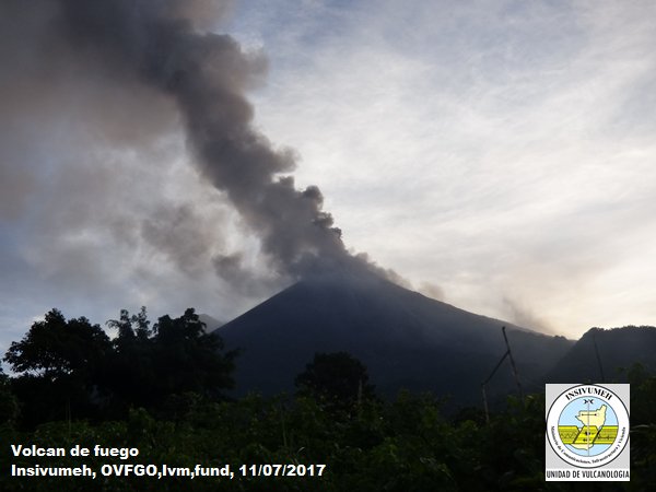 Insivumeh alerta de actividad en tres volcanes