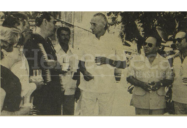 Al centro el vicepresidente Francisco Villagrán Kramer acompañado del presidente Lucas García en la Finca Santo Tomás en 1978. (Foto: Hemeroteca PL)