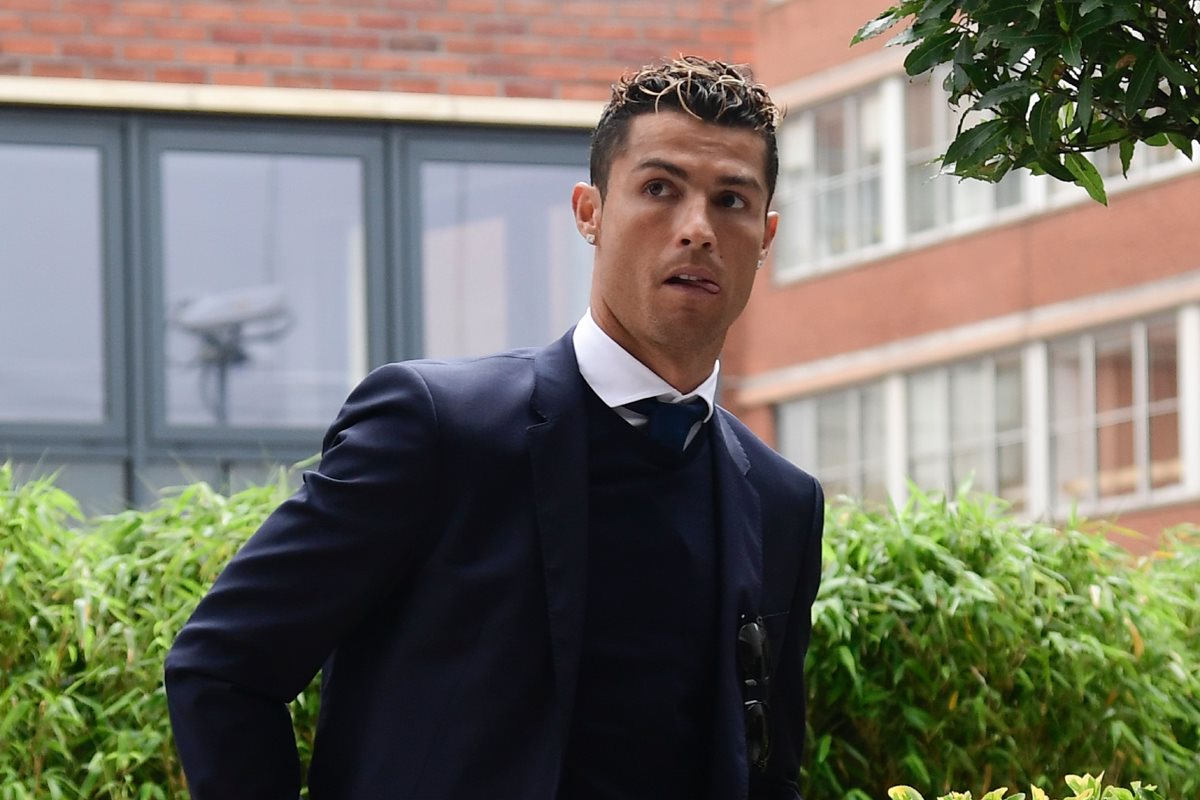 Cristiano Ronaldo afirma que le persigue la justicia española por su fama y nombre. (Foto Prensa Libre: AFP)