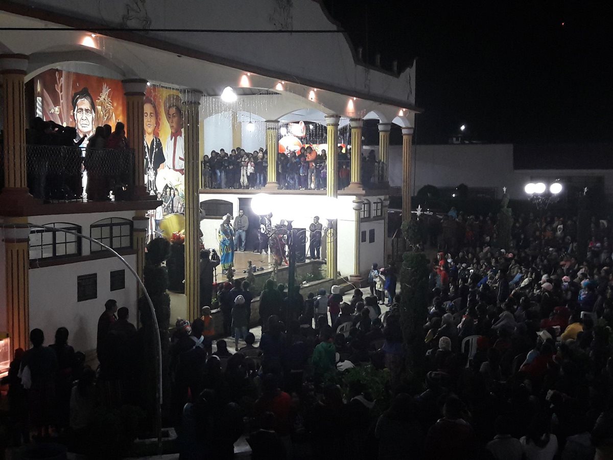 Los índices de violencia en Santa María Visitación, Sololá, se mantienen bajos gracias a que los pobladores participan en eventos sociales. (Foto Prensa Libre: Ángel Julajuj)