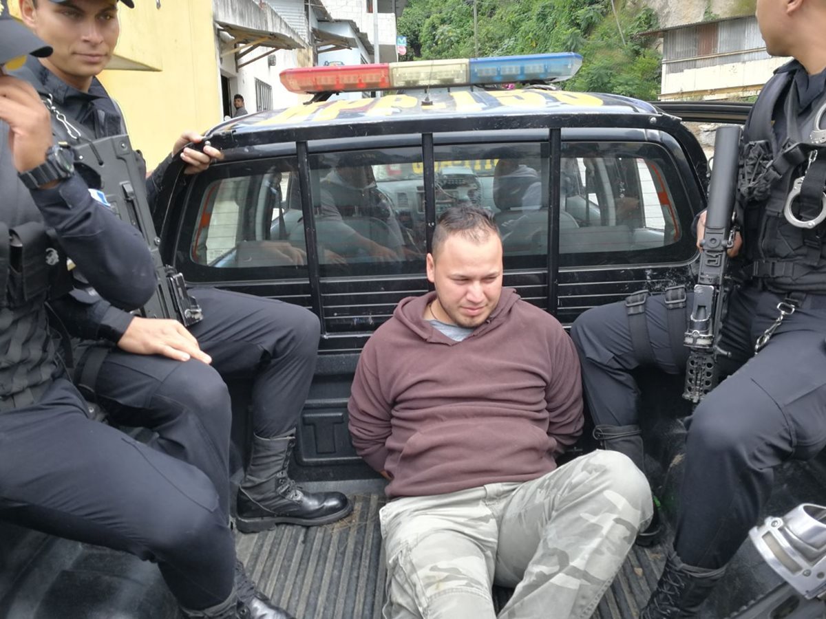 Luís Alberto Meléndez fue capturado en colonia 5 de Octubre en la zona 1, sindicado de extorsión. (Foto Prensa Libre: PNC)
