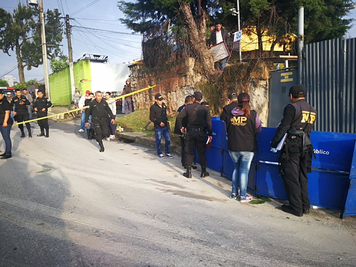 Violencia cobra la vida de varias personas durante la mañana de este jueves. (Foto Prensa Libre: Estuardo Paredes)