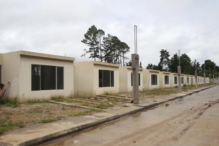 El condominio Mi Querida Familia será terminado en noviembre próximo y se entregará a sobrevivientes de deslave en El Cambray. (Foto Prensa Libre: Erick Ávila)