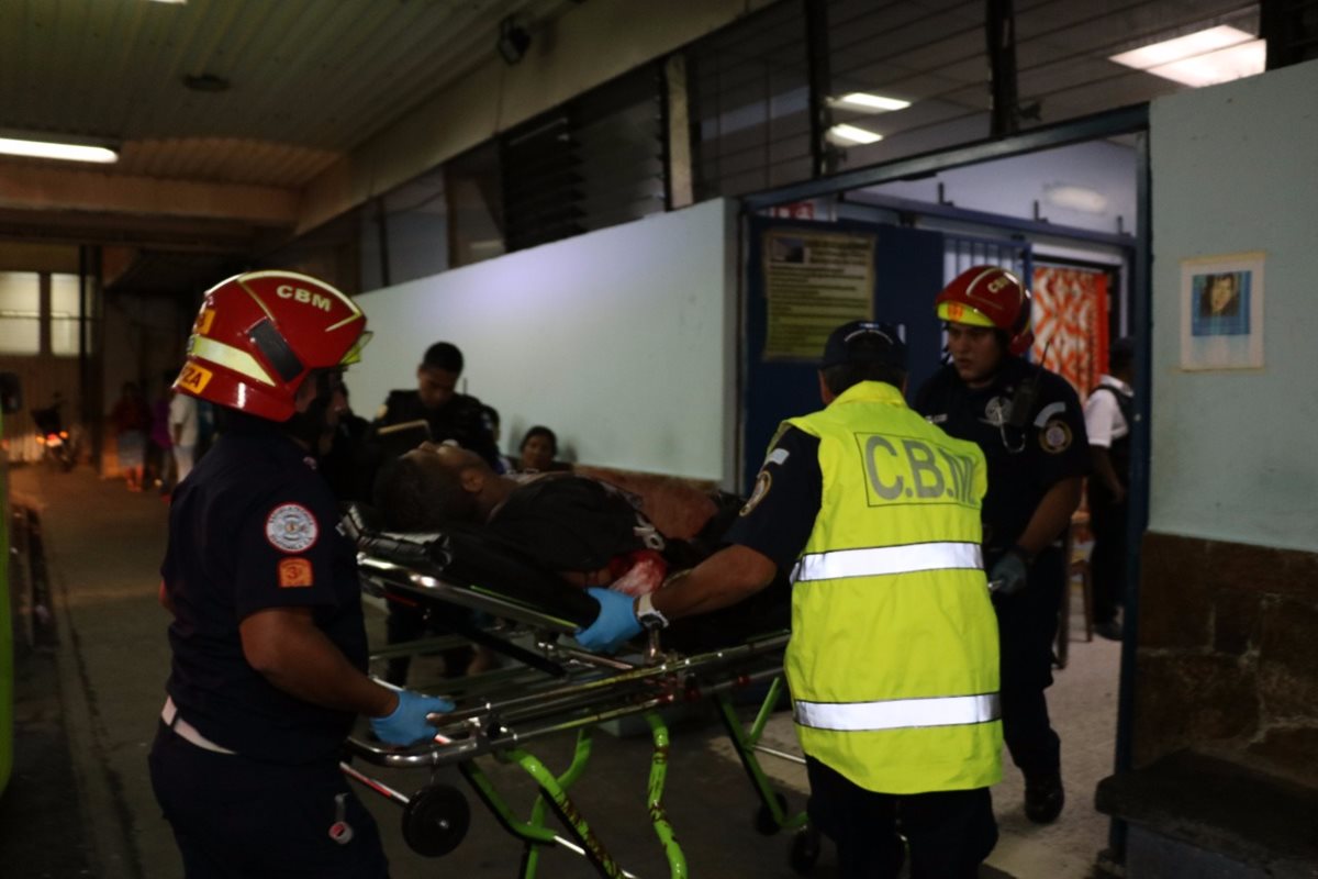 Atacan a piloto de transporte urbano en zona 6