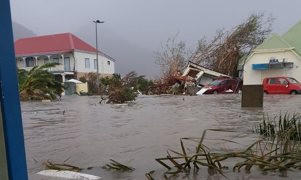 Huracán Irma dejó al menos 8 muertos en la isla San Martin. (Foto Prensa Libre: EFE)