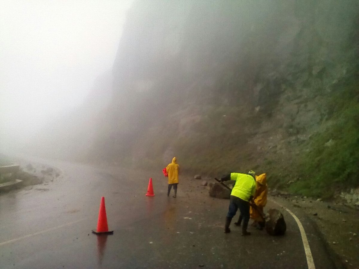 Derrumbe afecta paso a Panajachel