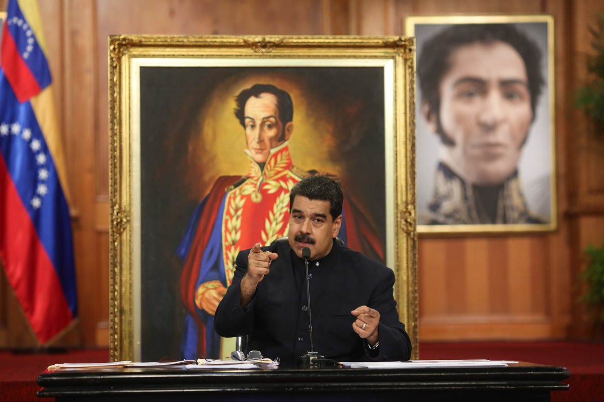 Nicolás Maduro arremete contra las tecnológicas durante un encuentro con medios internacionales. (Foto Prensa Libre: EFE)