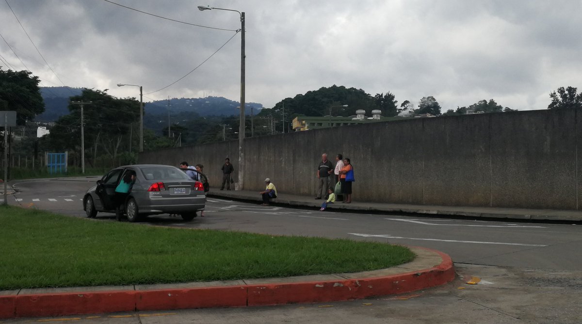 Continúa paro de transporte en zona 16