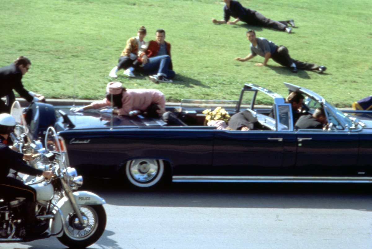 Recreación de la Película JFK de 1991 sobre la muerte de John F. Kennedy el 22 de noviembre de 1963. (Foto: AP)