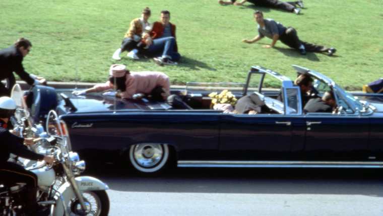 Recreación de la Película JFK de 1991 sobre la muerte de John F. Kennedy el 22 de noviembre de 1963. (Foto: AP)