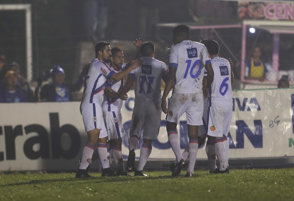 Xelajú MC llega como favorito al partido de vuelta de la llave de acceso a semifinales que los enfrenta a Cobán Imperial. (Foto Prensa Libre: Francisco Sánchez)